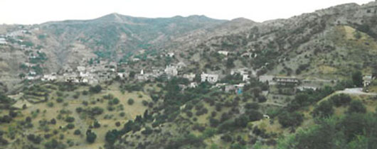 Le village de Kantija. Au fond, à gauche, c´est le village de Taddarth-Ougamate